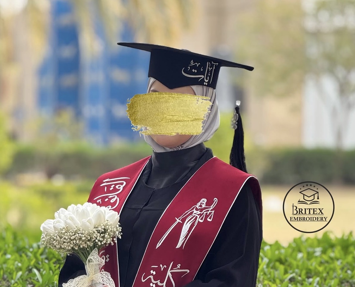 تطريز اسم على جانب القبعة
